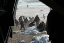 Militares españoles de la base de Herat, Afganistán, reparten ayuda humanitaria ante la ola de frío polar que sufre el pais
