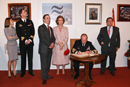 SS.MM. los Reyes y SS.AA.RR.los Príncipes de Asturias firman en el libro de honor