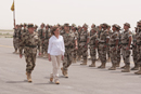 La ministra de Defensa, Carme Chacón, pasa revista a las tropas