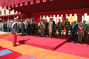El Director de la Academia solicita permiso a S.A.R. El Principe de Asturias para iniciar la ceremonia de entrega de reales despachos