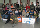 Entrega de diverso material deportivo al colegio Zalic por parte del personal militar español