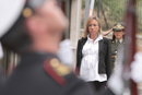 La ministra de Defensa, Carme Chacón recibe honores a cargo de un pelotón