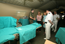 La ministra de Defensa, Carme Chacón, vista el Escalón Médico Avanzado de Tierra desplegado en el hospital Gomez Ulla