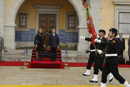 La ministra de Defensa Carme Chacón recibe honores a su llegada a Lisboa