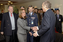 El secretario general de la OTAN Jaap de Hoop recibe a la ministra de Defensa Carme Chacón
