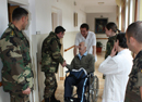 Los militares españoles desplegados en Bosnia-Herzegovina reparten ayuda humanitaria en la residencia de ancianos Padre Cristóbal