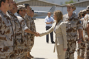 Carme Chacón, ministra de Defensa recibe al contingente Sirius de la operación EUFOR Chad/RCA en la Base Aérea de Getafe