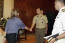 La ministra de Defensa, Carme Chacón con los números uno del X Curso de Estado Mayor de las Fuerzas Armadas