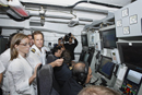 Las ministras Carme Chacón y Ángeles González-Sinde asistieron a bordo del cazaminas -Duero- a una demostración en la mar de las capacidades de la Armada para localización de restos submarinos