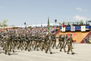 Desfile militar an el acto de entrega de los Reales Despachos de Sargento en La AGBS