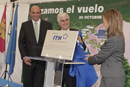 La ministra de Defensa y el presidente de Castilla-La Mancha descubren la placa de inauguración
