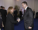 El ministro de Defensa de la República de Eslovaquia, Jaroslav Baska recibe a la ministra de Defensa Carme Chacón a su llegada a la reunión