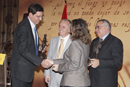 La Directora General de Comunicación  Georgina Higueras y Rumbao entrega el Premio Medios Comunicación Social a José Jiménez Pons y a Juan A. Tirado Ruiz