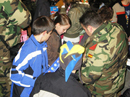 Los Reyes Magos junto con los soldados españoles reparten regalos a niños y niñas de  orfanatos de Sarajevo
