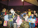 Los Reyes Magos junto con los soldados españoles reparten regalos a niños y niñas de  orfanatos de Sarajevo