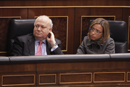 La ministra de Defensa Carme Chacón junto al ministro de Exteriores Miguel Ángel Moratinos  al término de su comparecencia