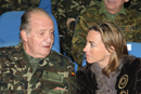 S.M. el Rey y la ministra de Defensa durante su visita