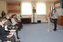 La ministra de Defensa Carme Chacón dirige unas palabras a los alumnos del IES 'Augustóbriga'