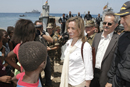 Carmen Chacón, ministra de Defensa, drurante su visita a las tropas españolas destacadas en Haití