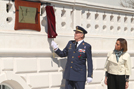S.M. El Rey acompañado de la ministra de Defensa descubre una placa conmemorativa del Centenario de la Aviación Militar Española