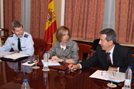 La ministra de Defensa, Carme Chacón durante la reunión de trabajo