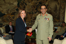 La ministra de Defensa, Carme Chacón recibe al general Kayani en el Ministerio de Defensa
