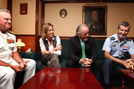 La ministra Chacón con el AJEMA y el Comandante de la fragata Álvaro de Bazán