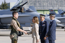 Chacón recibe en la base aérea de Zaragoza al destacamento de los F-18 desplegados en Decimomannu (Cerdeña) integrados en la misión de la OTAN Unified Protector, en Libia
