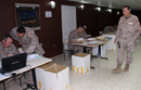 Efectivos del Ejército ejercen su derecho al voto en la base de Herat, Afganistan