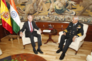 El ministro de Defensa recibe al jefe de Estado Mayor de la Defensa y almirante jefe de Estado Mayor de la Armada de India