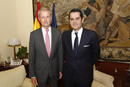 El ministro de Defensa, Pedro Morenés, ha recibido esta mañana en su despacho al embajador de España en Etiopía, Miguel Fernández-Palacios