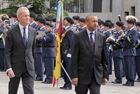 El ministro de Defensa, Pedro Morenés junto al ministro de Defensa de Cabo Verde, Jorge Homero pasan revista a la fuerza