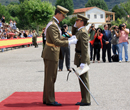 el Príncipe de Asturias entregó el despacho e impuso la Gran Cruz del Mérito Militar con distintivo blanco al número 1 de la XXXVII Promoción