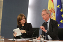 El ministro Morenés junto a la vicepresidenta Saénz de Santamaría durante la rueda de prensa posterior al Consejo de Ministros