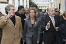La ministra de Defensa, Carme  Chacón, y el ministro de Cultura, Cesar Antonio Molina, acompañados por el Alcalde de La Coruña camino del antiguo Gobierno Militar