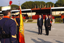 Los ministros de defensa de España y Chile, pasan revista a las unidades formadas en el cuartel de la Guardia Real, en la localidad madrileña de el Pardo