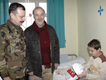 Vicente del Bosque y militares españoles repartieron juguetes y material deportivo en Sarajevo y  Bjelave
