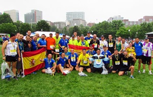 Grupo del Elcano que participó en la carrera de 10 Km en Boston