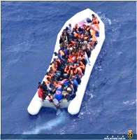 Inmigrantes fueron trasladados en embarcaciones Zodiac a La Victoria