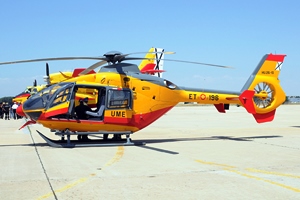 Helicóptero EC135 asignado a la UME
