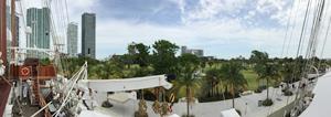Vista al Centennial Park de Miami desde el JS Elcano