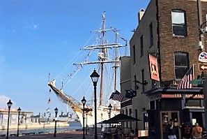 El Juan Sebastián de Elcano en el puerto de Baltimore