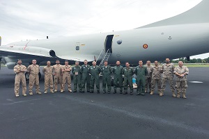 Tripulación del P-3 en misión de Servicio Aéreo de Rescate (SAR)