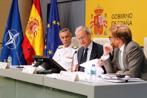 The Spanish Minister of Defense and Navy Chief of Staff present the Trident Juncture 2015 exercise.
