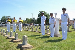 Presentation of wreaths at the headstones of the Spanish soldier