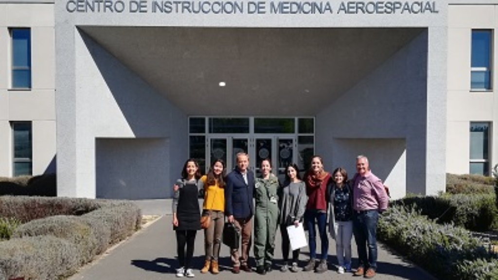 Alumnas de la UCM y Cátedra “Almirante Don Juan de Borbón” en la semana “Médico-Aeronáutica” del CIMA.