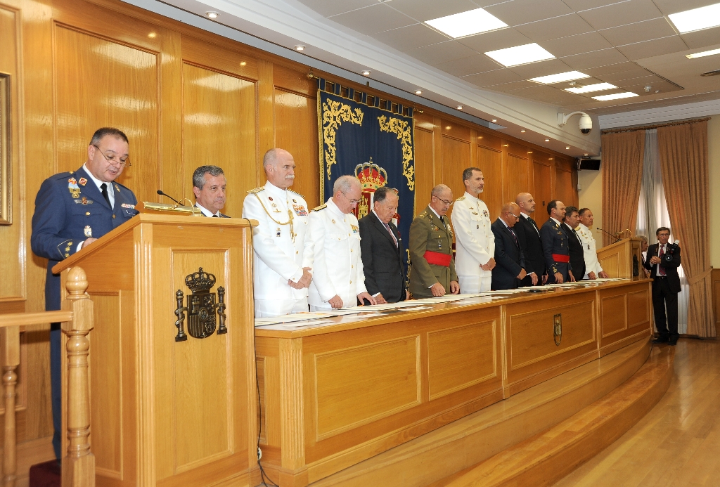Presidencia entrega diplomas XIX CEMFAS