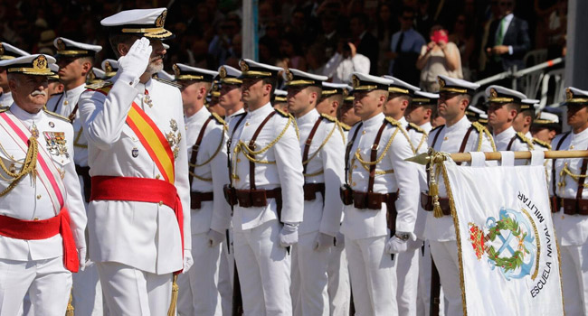S.M. el Rey preside la entrega de Reales Despachos en la Escuela Naval Militar de Marín