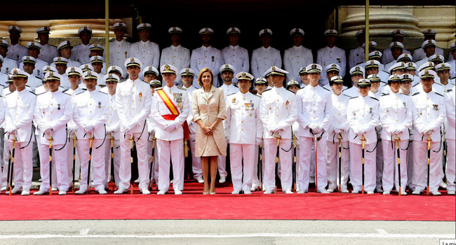 La ministra de Defensa preside la entrega de Reales Despachos a 182 nuevos sargentos