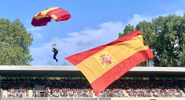 Las calles y cielos de Oviedo y de Gijón se llenan estos días de actividades con motivo de la celebración del Día de las Fuerzas Armadas 2024, que ...
